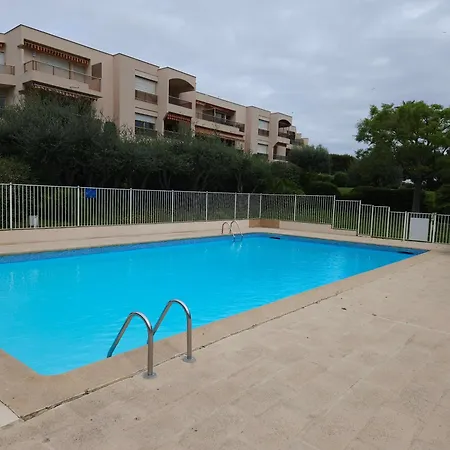 La Louisiane 2 Pieces Rez-de-jardin Piscine Apartmán *