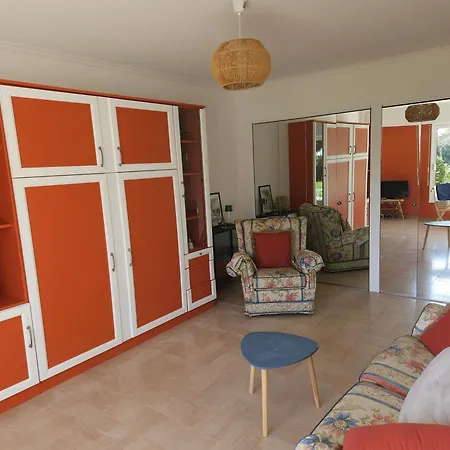 La Louisiane 2 Pieces Rez-de-jardin Piscine Apartment *