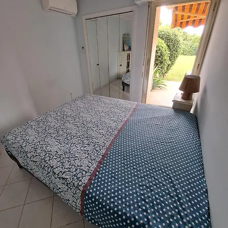 La Louisiane 2 Pieces Rez-de-jardin Piscine Lägenhet